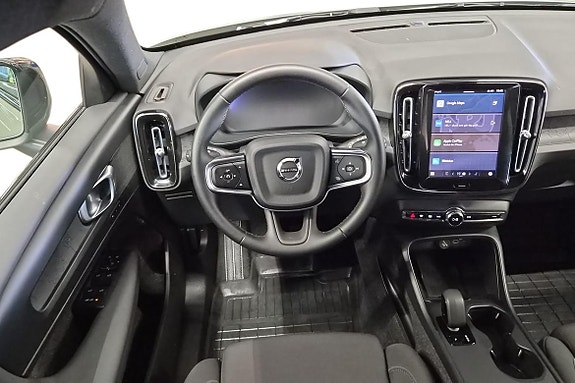 Volvo EX40 11 of 22