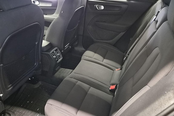 Volvo EX40 13 of 22