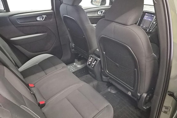 Volvo EX40 9 of 22
