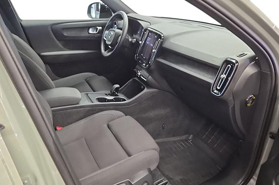 Volvo EX40 7 of 22
