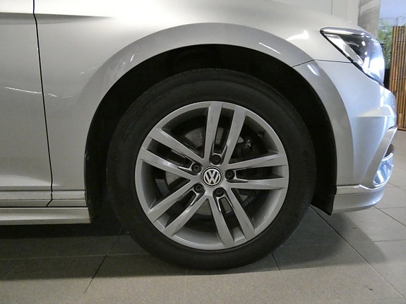 Volkswagen Passat 6 of 23