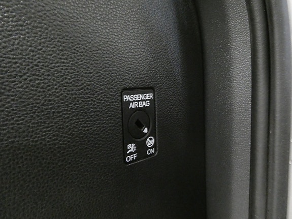 Volkswagen Passat 16 of 23