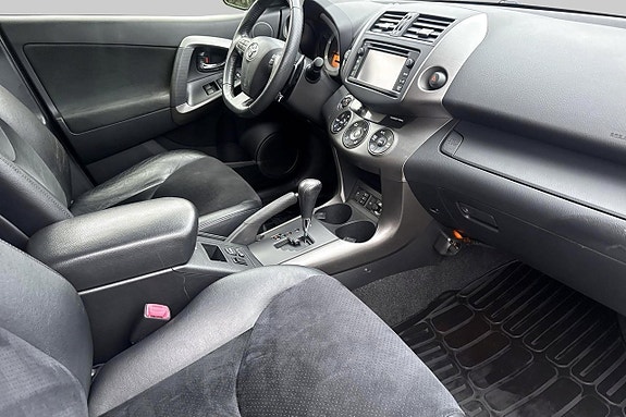 Toyota RAV4 18 of 27