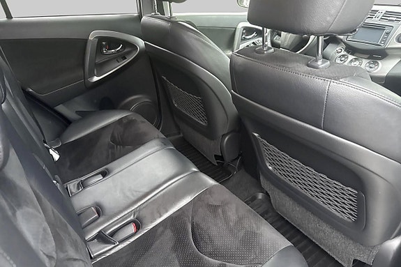 Toyota RAV4 16 of 27