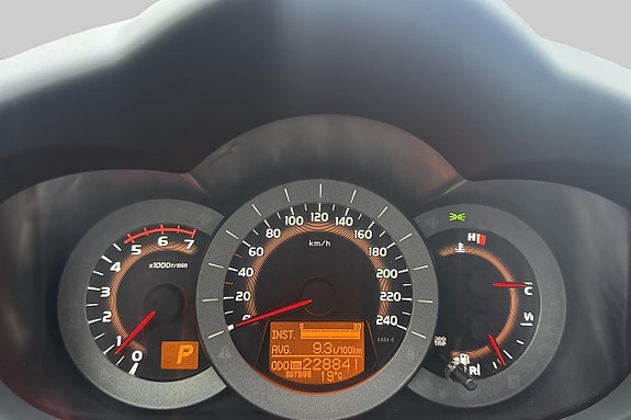 Toyota RAV4 24 of 27