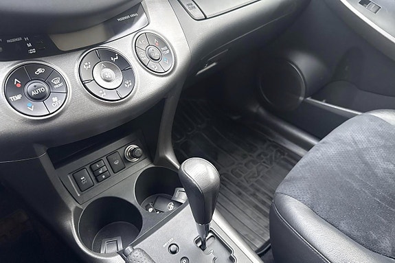 Toyota RAV4 23 of 27