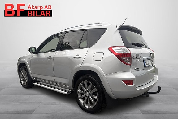 Toyota RAV4 8 of 27