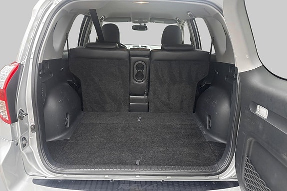 Toyota RAV4 6 of 27