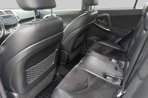 Toyota RAV4 5 of 27