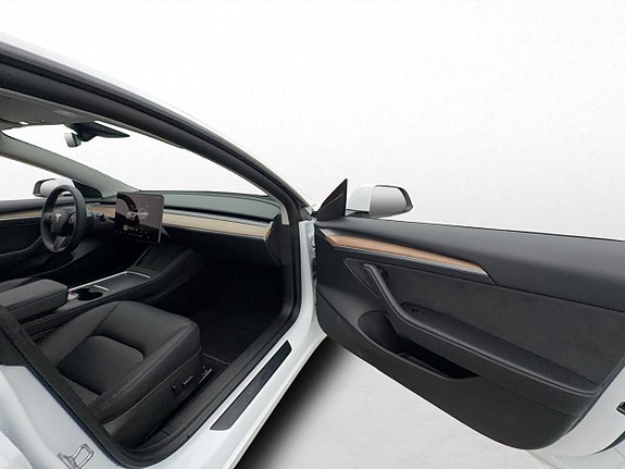 Tesla Model 3 19 of 30