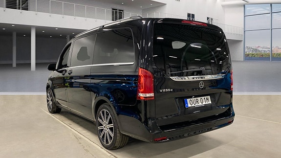 Mercedes-Benz V250 5 of 12