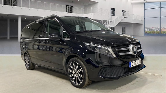 Mercedes-Benz V250 3 of 12