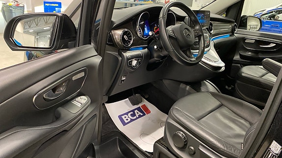 Mercedes-Benz V250 7 of 12
