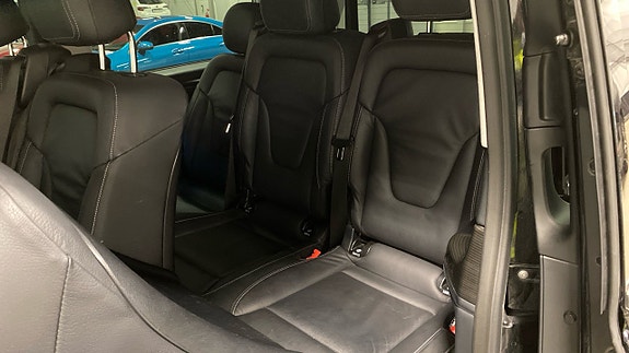 Mercedes-Benz V250 12 of 12