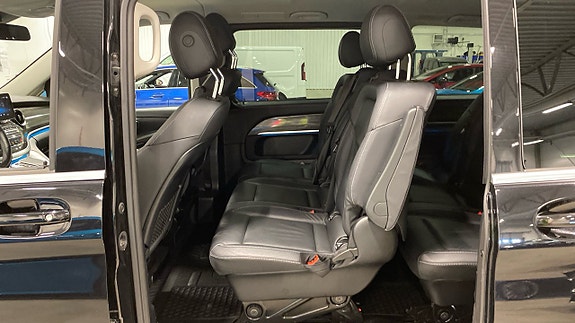 Mercedes-Benz V250 8 of 12