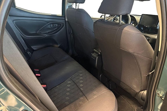 Toyota Yaris 8 of 21