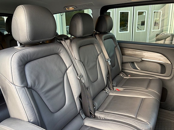 Mercedes-Benz V250 12 of 23