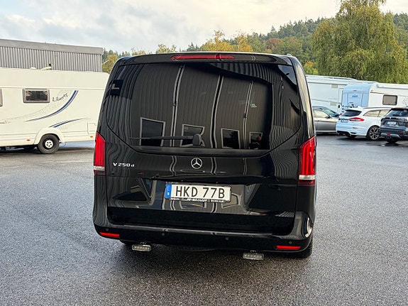 Mercedes-Benz V250 5 of 23