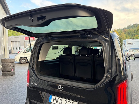 Mercedes-Benz V250 22 of 23