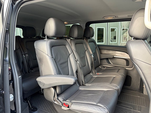 Mercedes-Benz V250 10 of 23