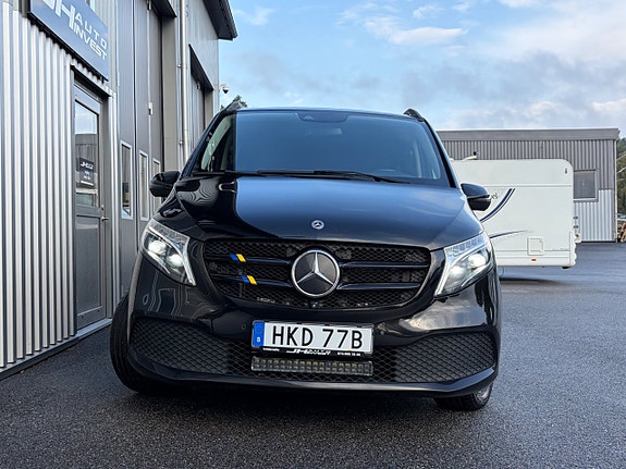 Mercedes-Benz V250 9 of 23