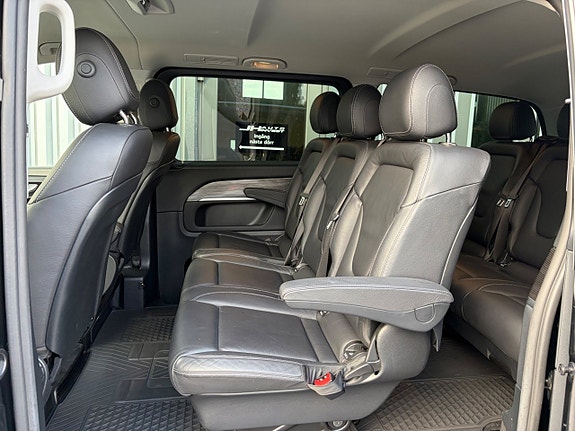 Mercedes-Benz V250 17 of 23