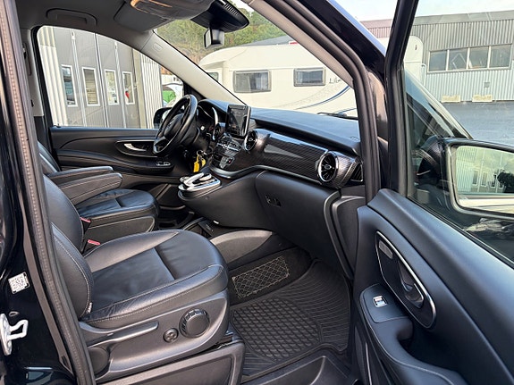 Mercedes-Benz V250 14 of 23