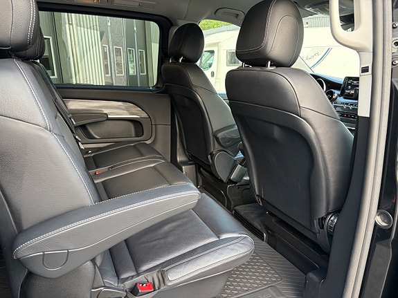 Mercedes-Benz V250 13 of 23