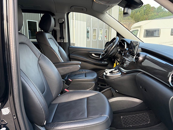 Mercedes-Benz V250 15 of 23