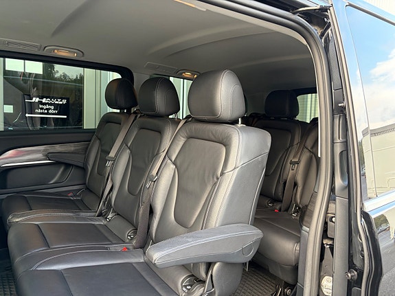 Mercedes-Benz V250 16 of 23