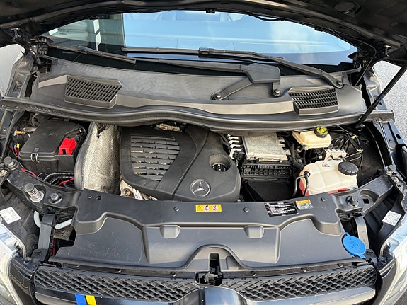 Mercedes-Benz V250 20 of 23