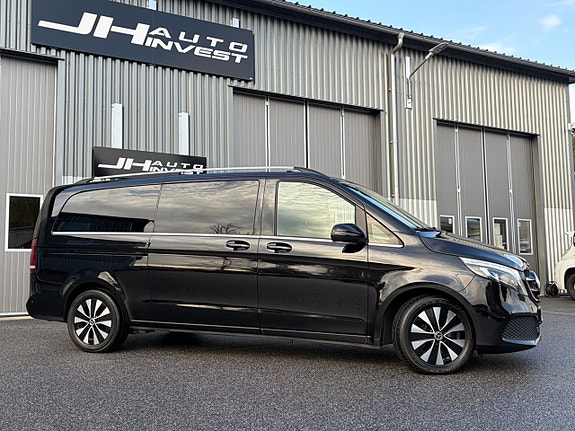 Mercedes-Benz V250 2 of 23