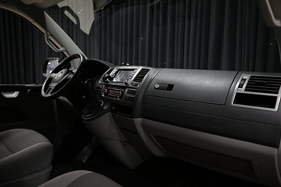 Volkswagen Caravelle 30 of 30