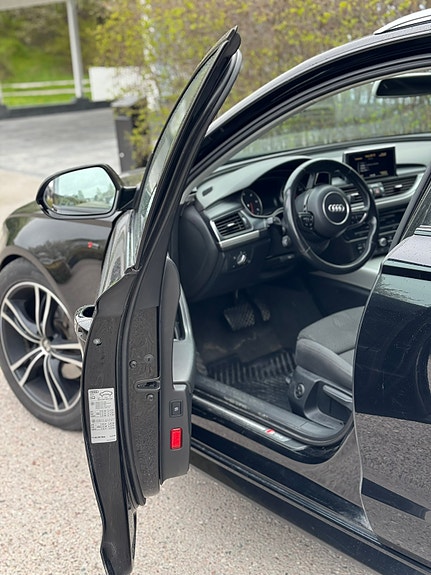 Audi A6 2 of 17