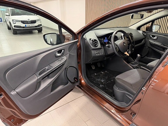Renault Clio 6 of 10