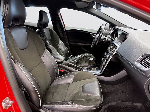Volvo V40 11 of 14