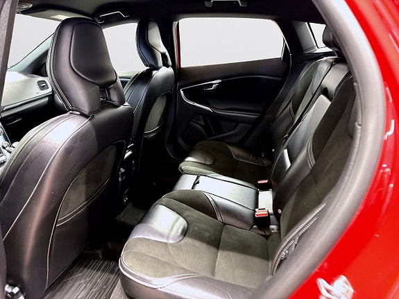 Volvo V40 9 of 14
