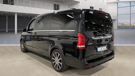 Mercedes-Benz V250 2 of 9