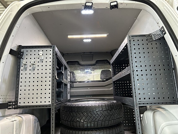 Volkswagen Caddy 17 of 23