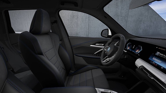 BMW iX1 6 of 11