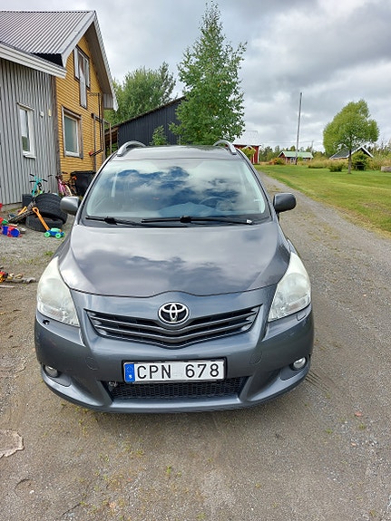 Toyota Verso 2 of 8