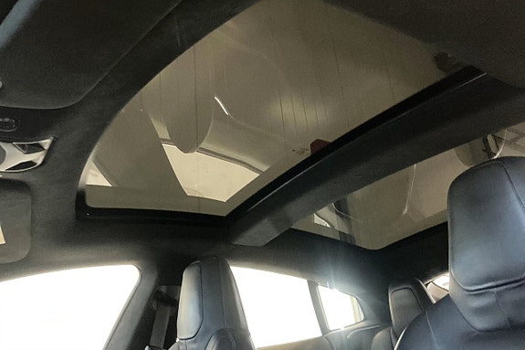 Tesla Model S 14 of 22