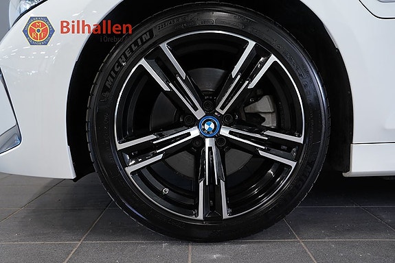BMW 330e 9 of 17