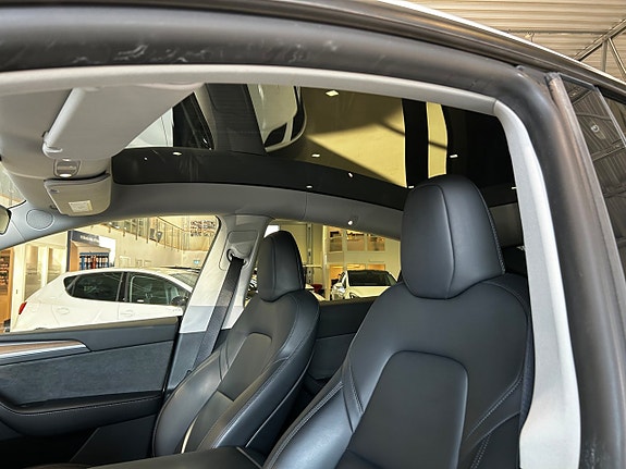 Tesla Model Y 15 of 16