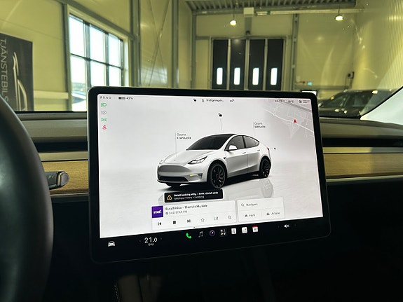 Tesla Model Y 10 of 16