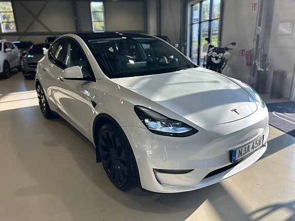 Tesla Model Y 2 of 16