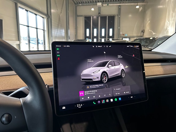 Tesla Model Y 10 of 16