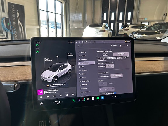 Tesla Model Y 11 of 16