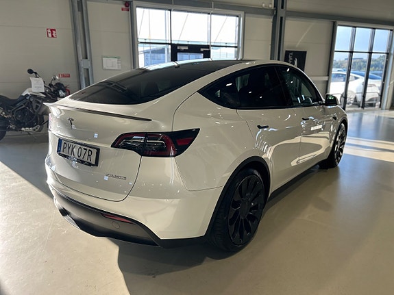 Tesla Model Y 3 of 16