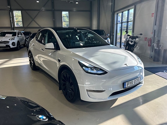 Tesla Model Y 2 of 16